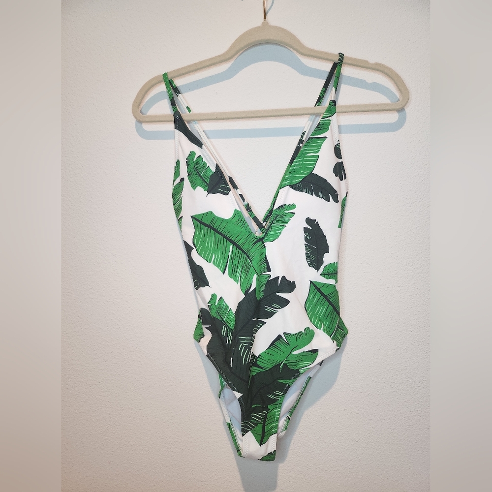 Cupshe Low Cut Bathing Suit - Crossbody nack